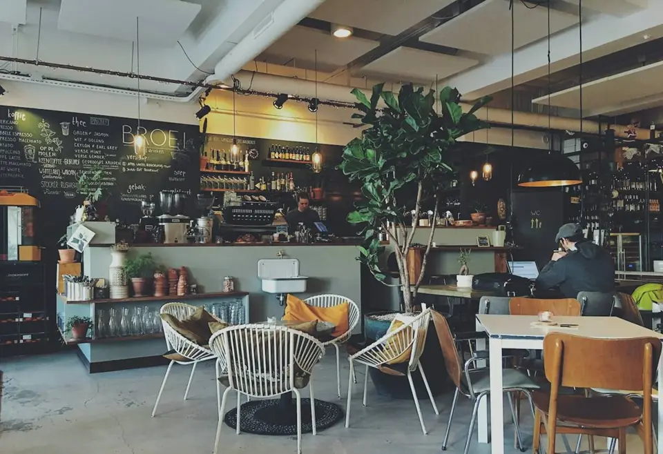 Interior de una cafetería